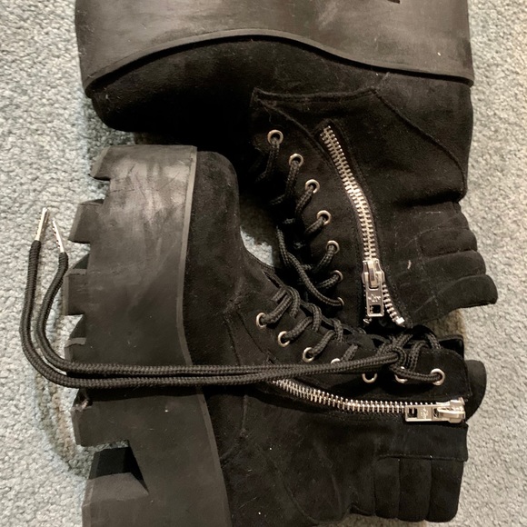 Black platform boots - Picture 2 of 2